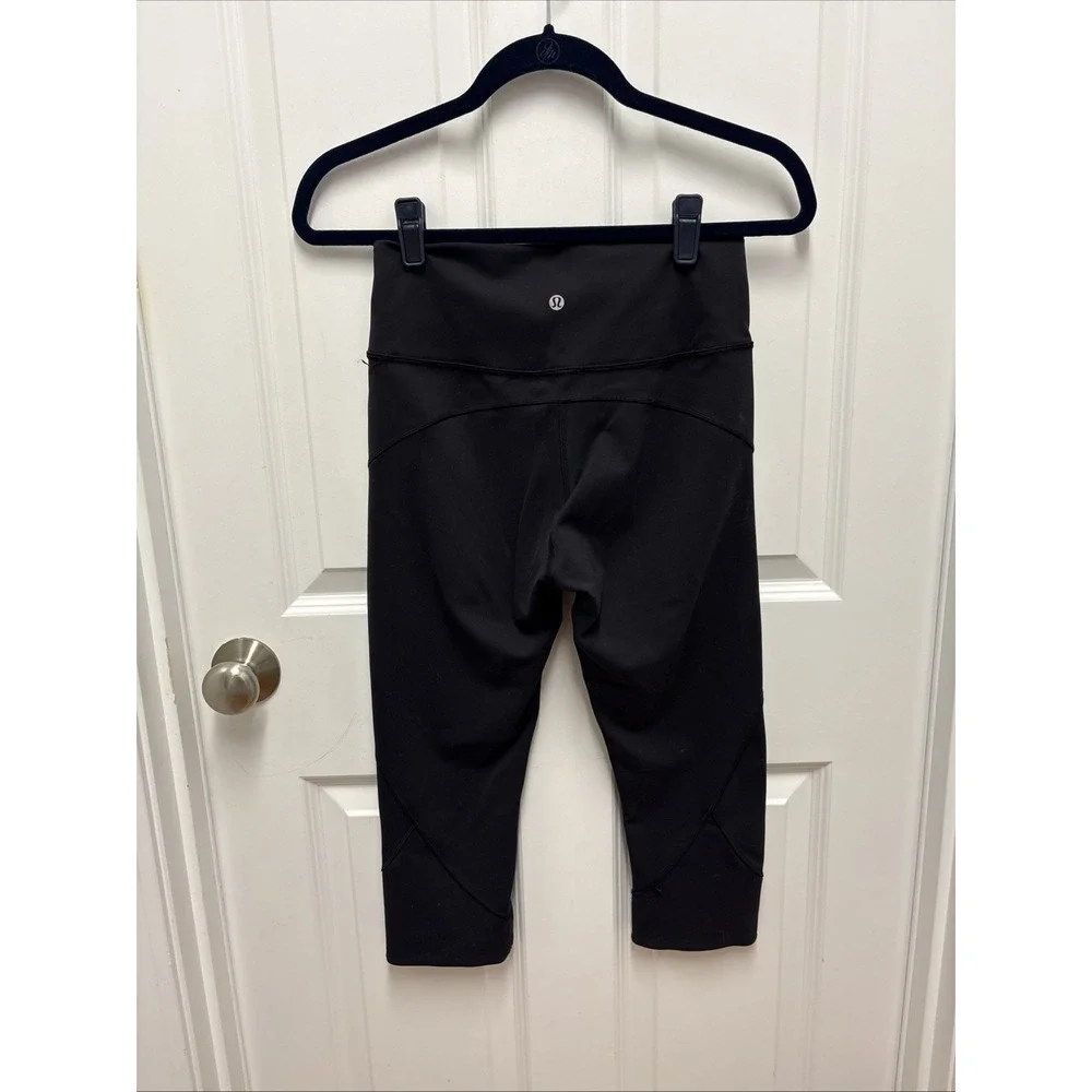 Lululemon Woman's Black In‎ Movement Crop 19